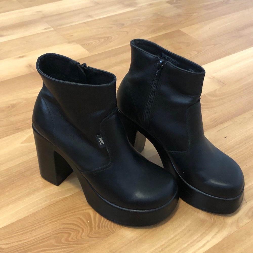 ROC Australia Black Leather platform Boots
